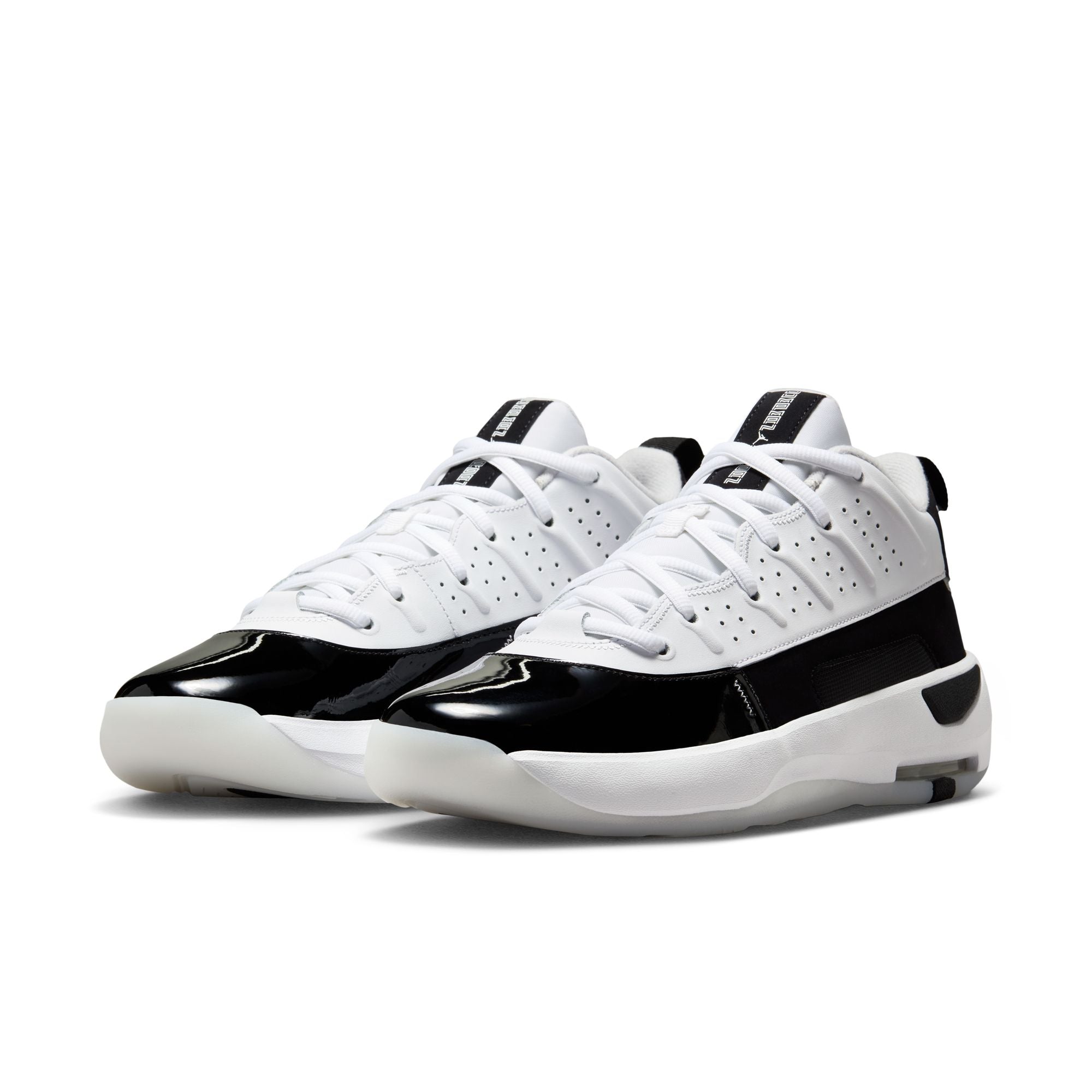 Jordan Max Aura 7 men’s trainers in White and Black with visible Air heel unit