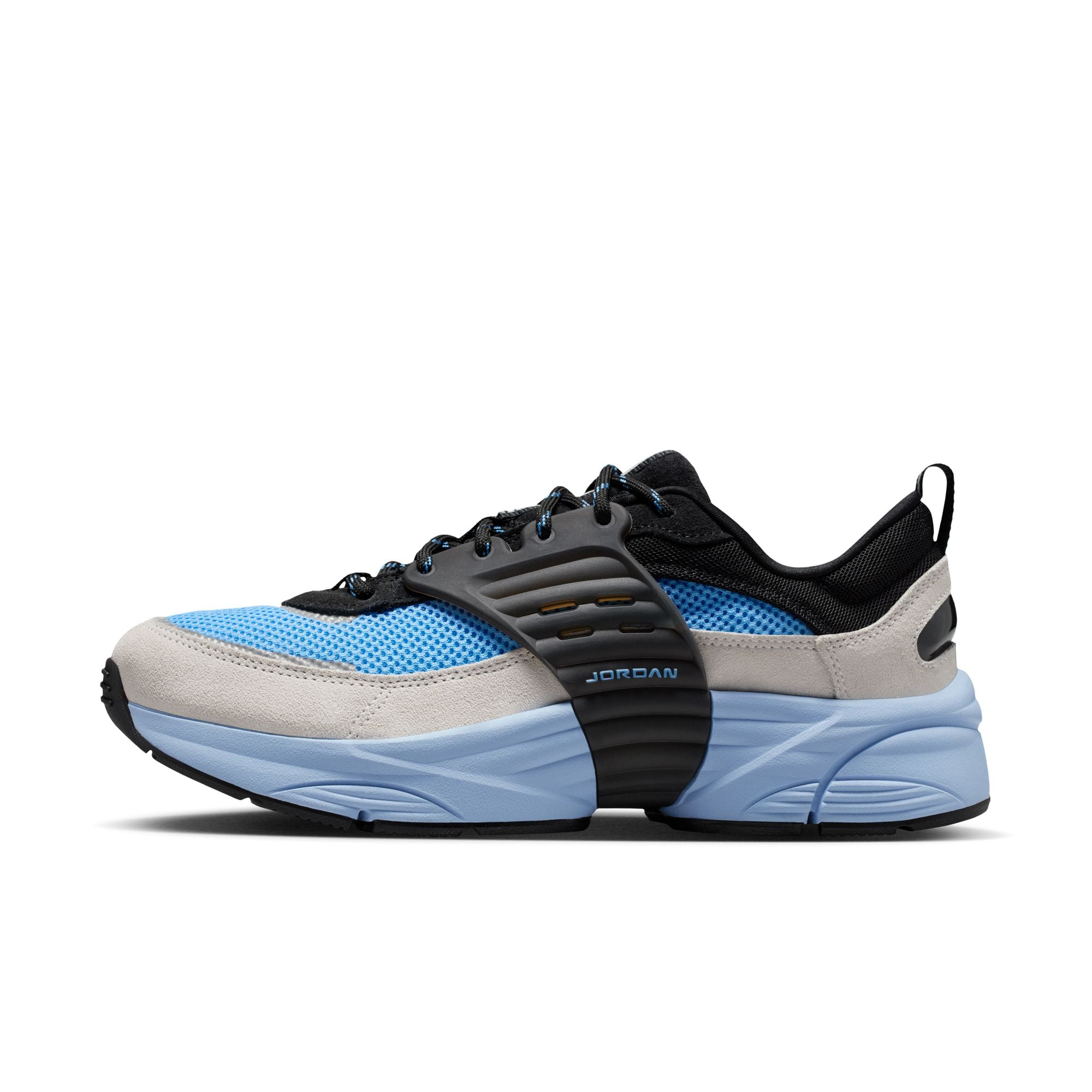 Jordan Trunner O/S in black and university blue with mesh upper and midfoot support cage